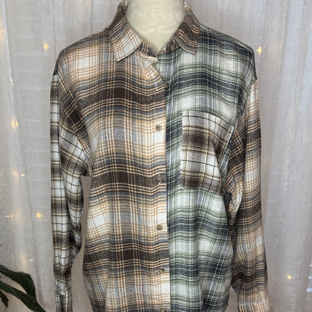 Stylish Plaid Button-Down Shirt in Brown and Green